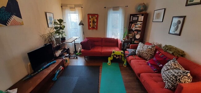 Building Photo - 121 Columbia St