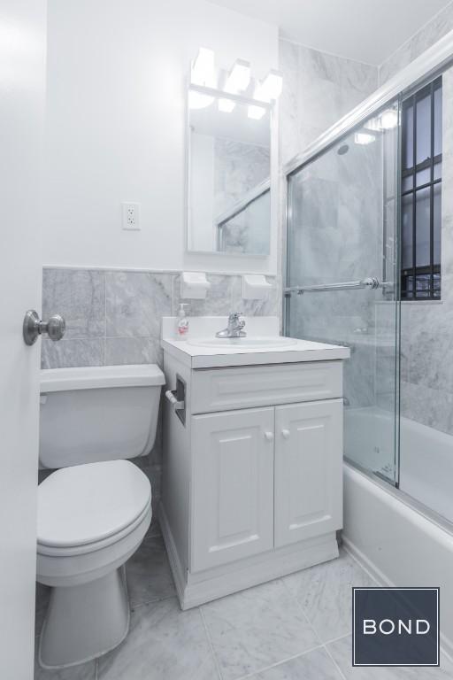 Building Photo - 214 E 51st St
