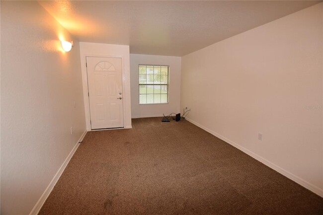 Foto del edificio - 2323 McCoy Rd