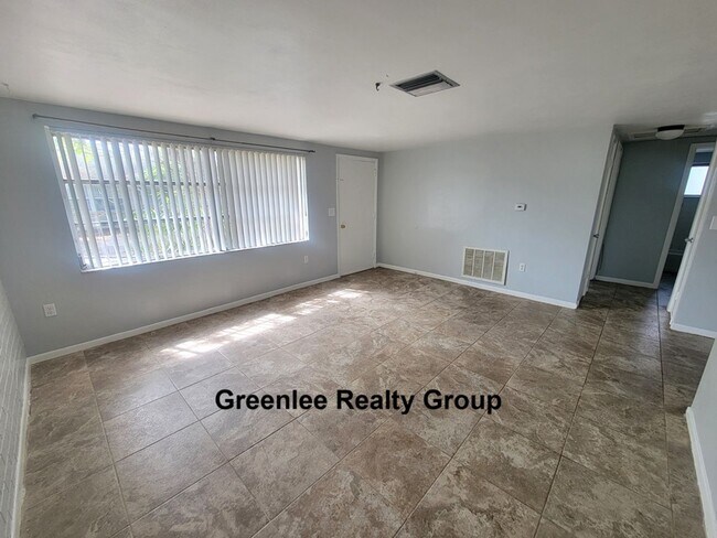 Building Photo - Spacious 2 Bed/ 1 Bath Triplex Apt. Trash and Lawn Included!