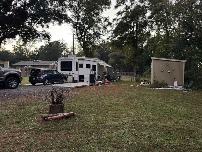 Building Photo - 11947 Woodland Ave