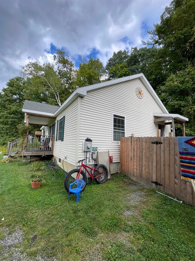 Building Photo - 4 Rock Point Rd