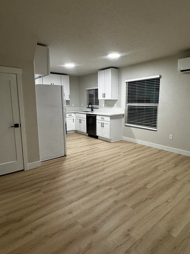 Building Photo - 7414 N Albina Ave