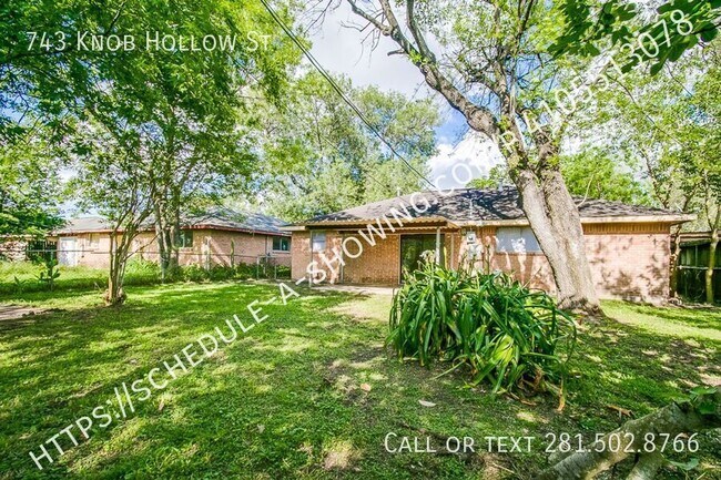 Foto del edificio - 743 Knob Hollow St
