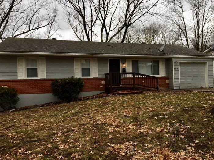 Primary Photo - 206 Maple St