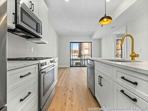 Building Photo - 48 Woodward St