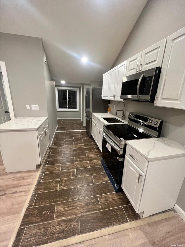 99 S Hamilton St, Poughkeepsie, NY 12601 Room for Rent in