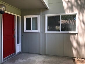 Building Photo - 5125 Willowview Ct