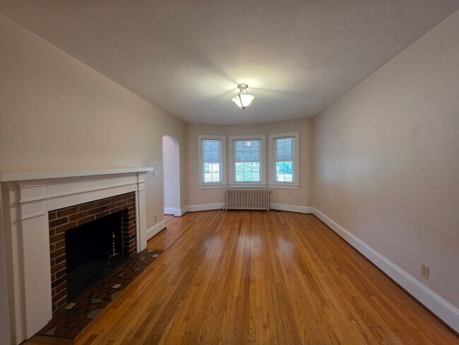 Foto del edificio - Charming brick ranch in Ellsworth
