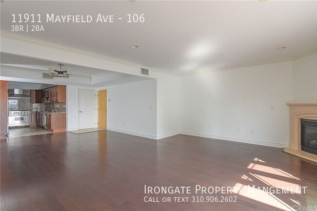 Foto del edificio - 11911 Mayfield Ave