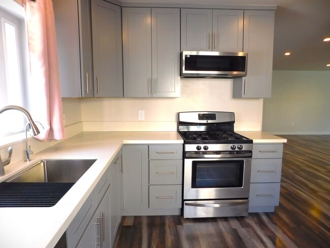 Foto del edificio - 8109 Brimfield Ave