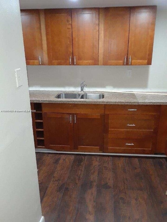 Foto principal - 10000 NW 80th Ct