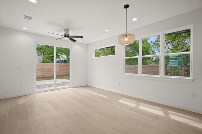 Building Photo - 5305 Ledesma Rd