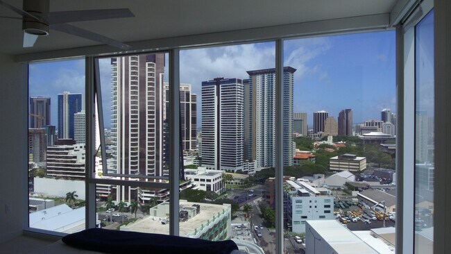 Foto del edificio - End Unit |  Luxury Condo | The Symphony | 2 Bed 2 Bath 2 Parking