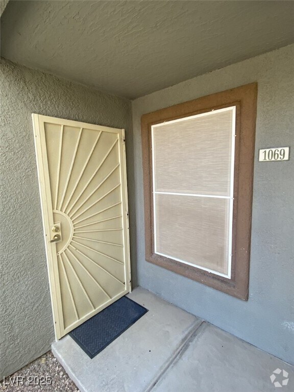 Building Photo - 555 E Silverado Ranch Blvd
