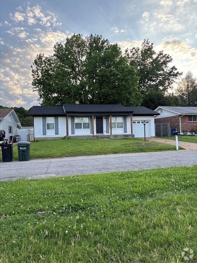 Building Photo - 3270 Bayshore Pky