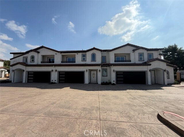 Foto del edificio - 15909 Merrill Ave