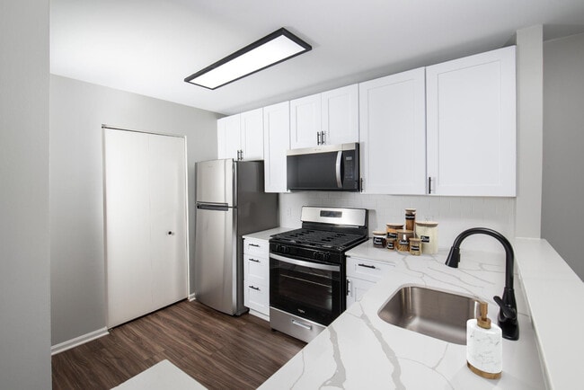 Building Photo - Iron Ridge and Stonegate Apartments