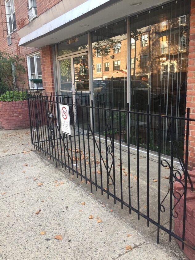 Primary Photo - 4810 45th St
