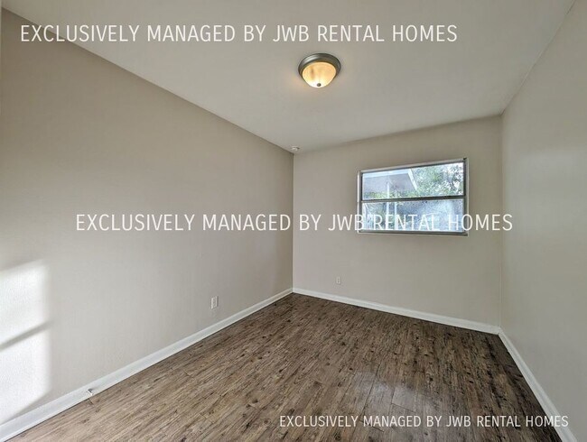 Foto del edificio - 1057 Glencarin St