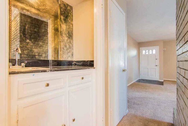 Building Photo - 10405 Pagewood Dr
