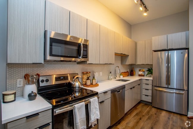 1BR, 1BA - 640 SF Model - Grand Flats