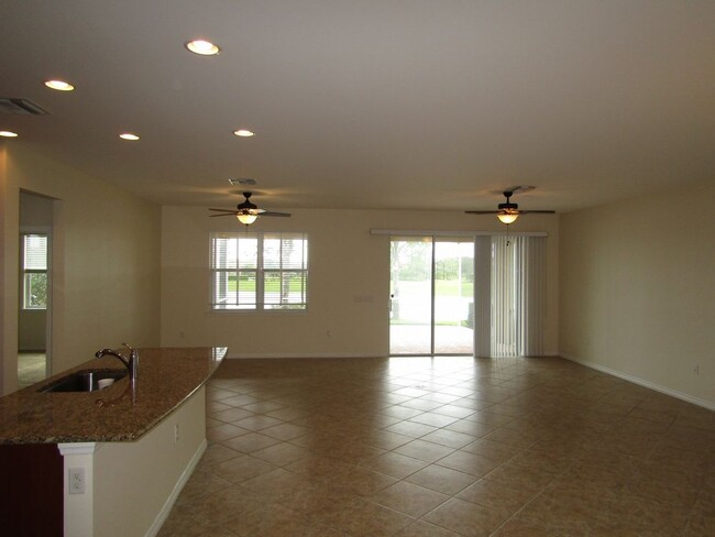 Building Photo - Pet Friendly Island Walk Annual Rental
