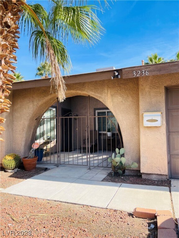 Foto principal - 3236 S Lindell Rd