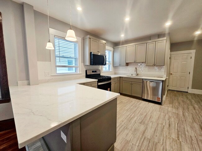 Building Photo - 69 Turner St