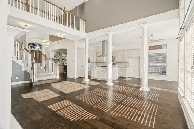 Building Photo - 9028 Bottlebrush Ln