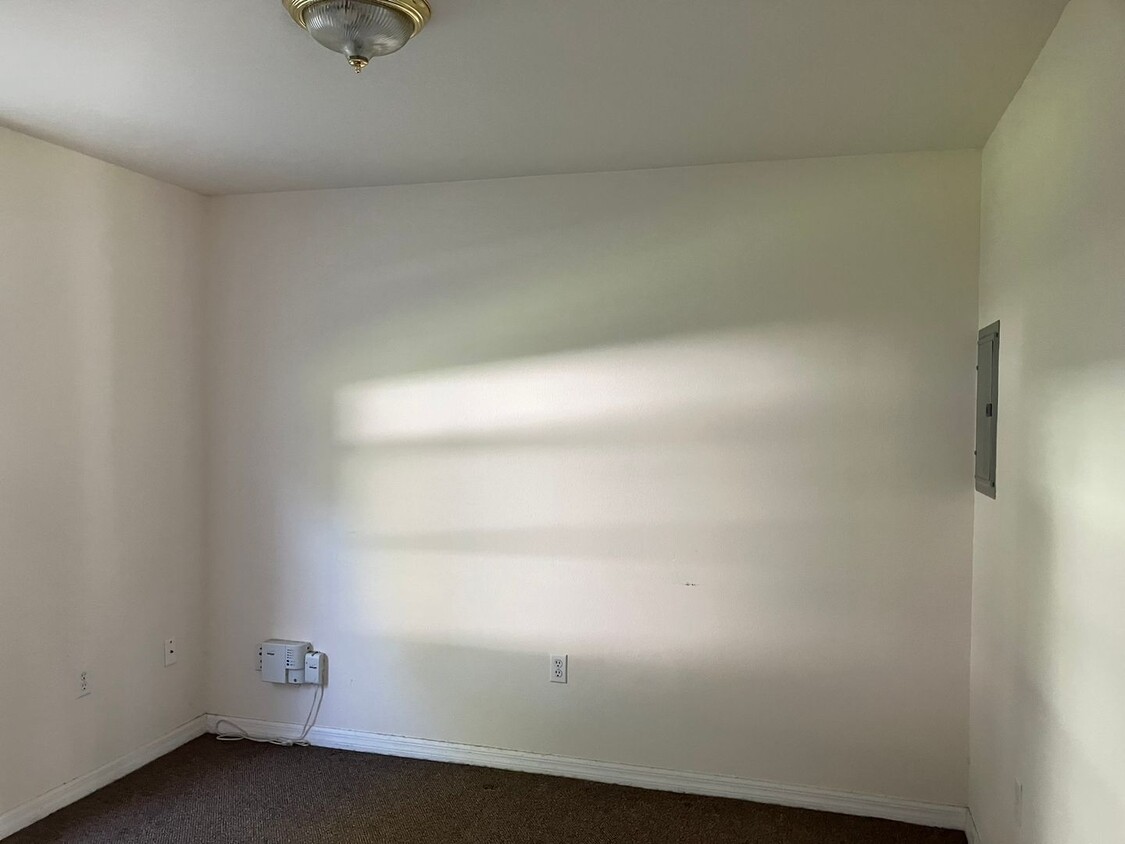 Primary Photo - Zephyrhills, FL SPACIOUS 2BR/1BA Duplex, V...
