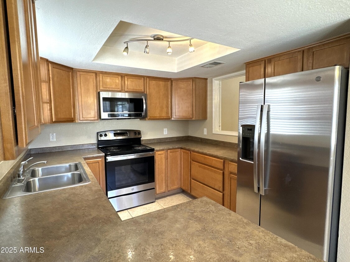 Primary Photo - 925 S Longmore