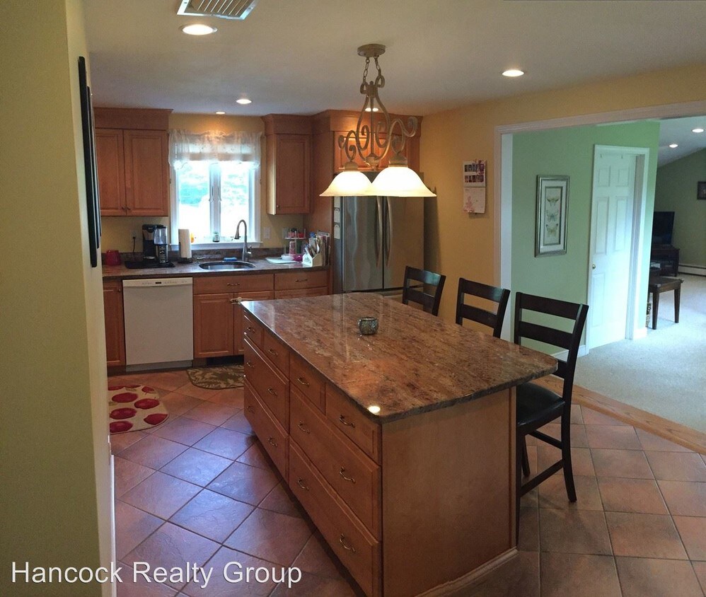 Foto principal - 68 Kimball Rd
