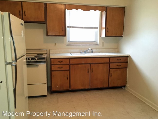 Building Photo - 1670 Alexandria Dr