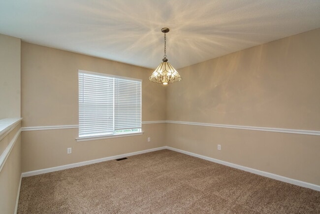 Building Photo - 40 Savoy Park Dr