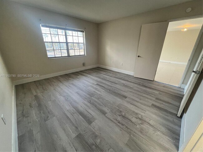 Foto del edificio - 5731 NW 37th St