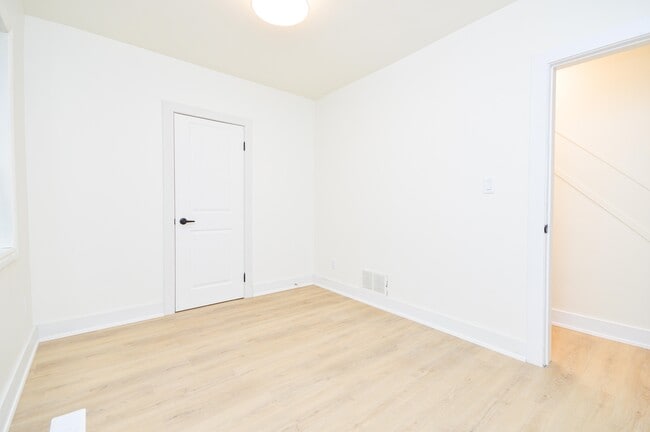 Building Photo - 107 Nairn Ave