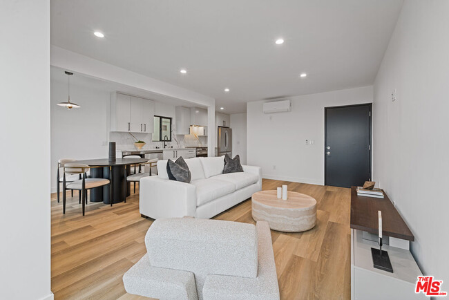 Foto del edificio - 3305 Ocean Front Walk