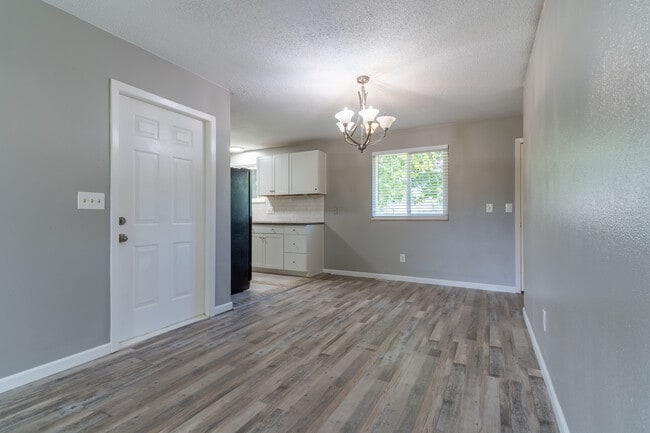 Building Photo - 1252 Quaker St