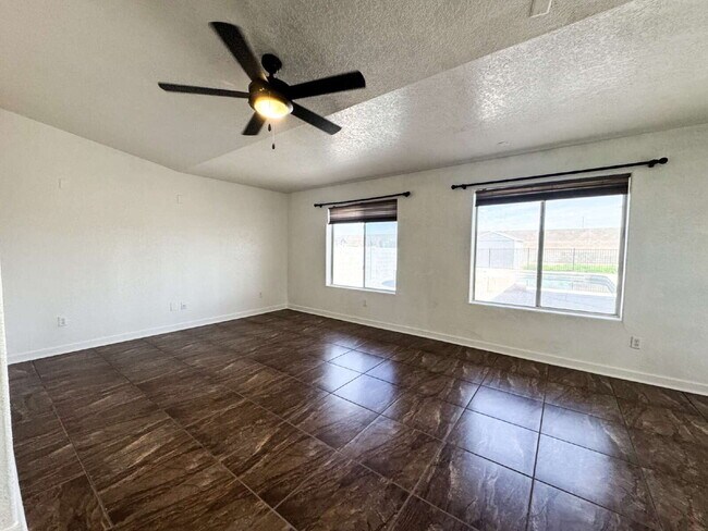 Building Photo - "Charming 4-Bedroom, 2 Bathroom Pool Home in Ocotillo!" HALF OFF FIRST MONTH'S RENT IF A LEASE IS...