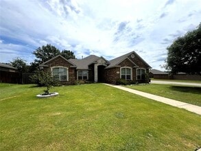 Building Photo - 710 Wolf Creek
