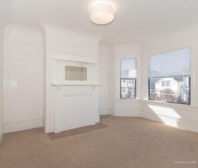 Building Photo - 426 10th Ave