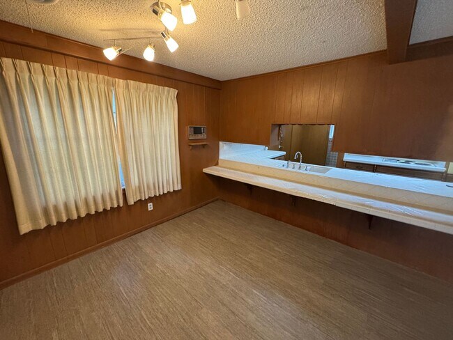 Foto del edificio - Spacious 3 bed, 3 bath home on corner lot!