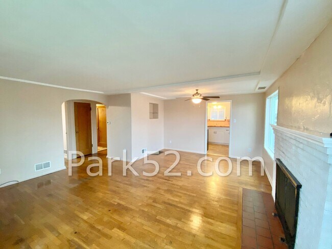 Foto del edificio - Tacoma Single Family 2 Bedroom 1 Bath With...