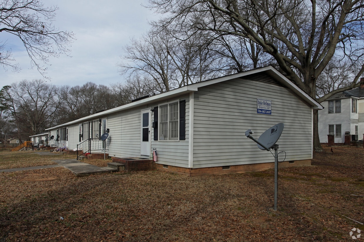 Primary Photo - Duke Wellman Apartments
