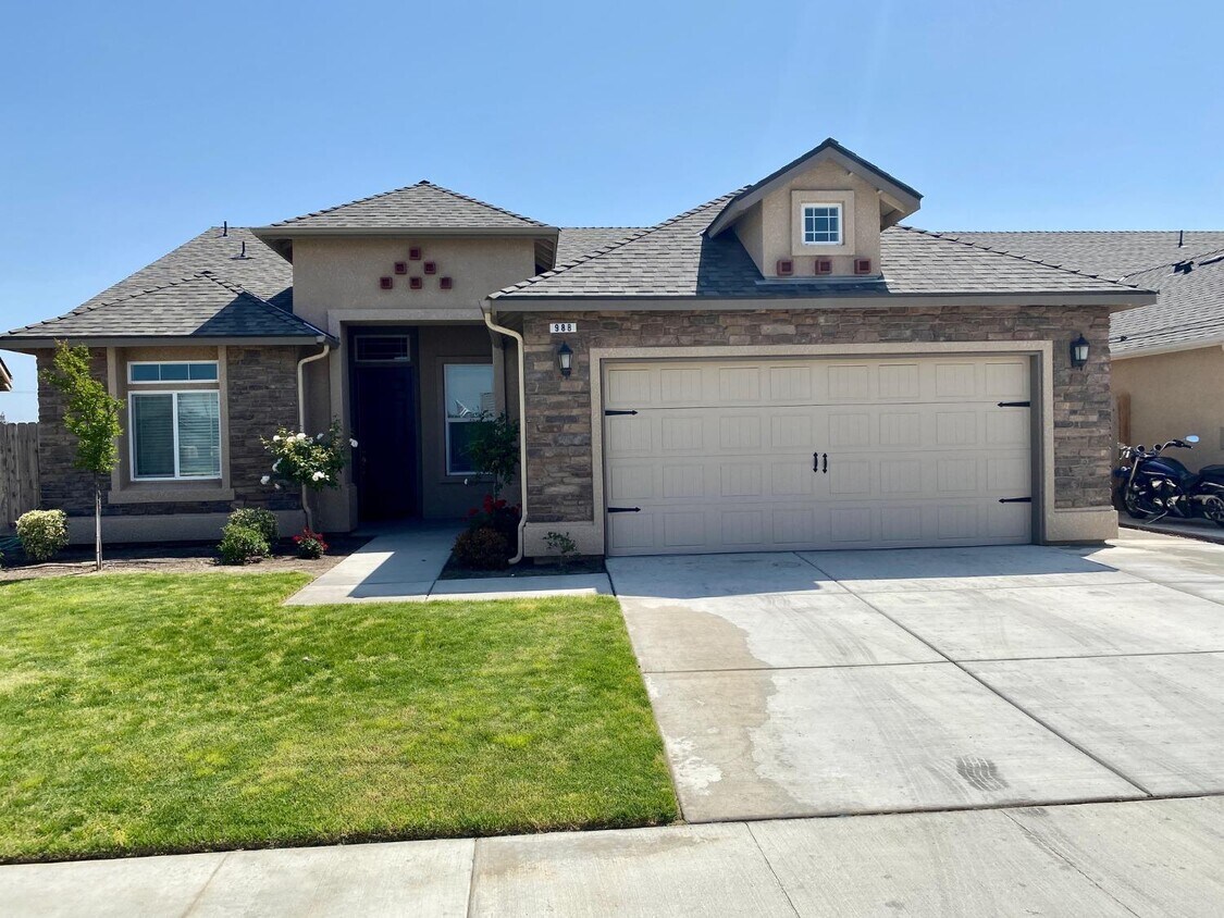 988 Lingonberry St, Kingsburg, CA 93631 House Rental in Kingsburg, CA