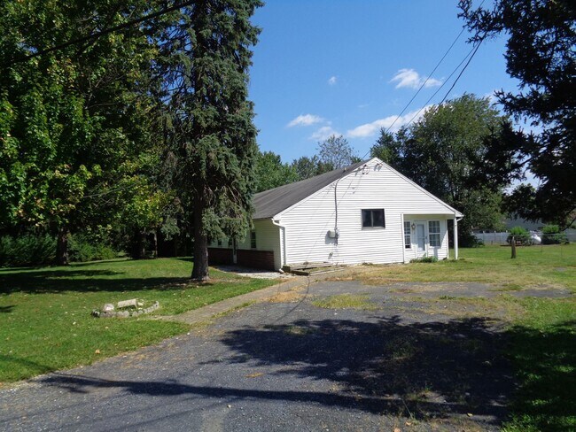 Foto del edificio - 11 Pine Hill Ave