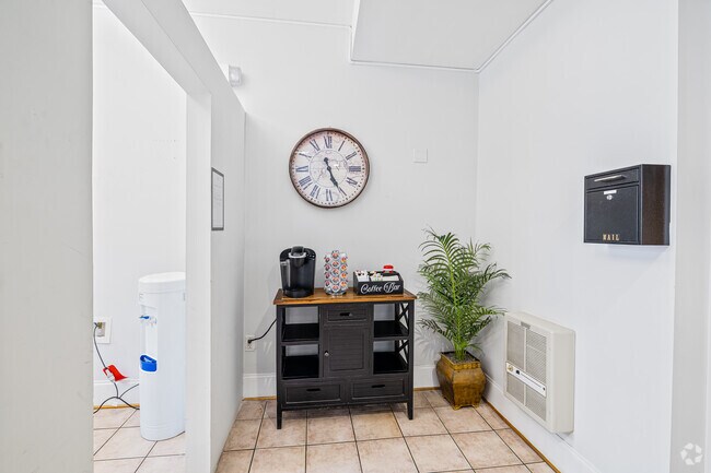 Cafetería - The Lofts at Shiplock Watch