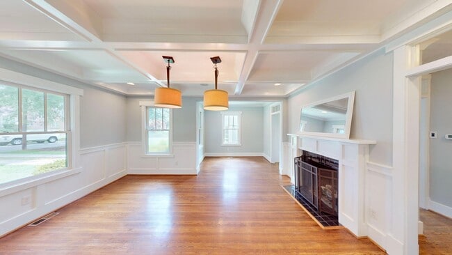 Building Photo - 2320 Chesterfield Avenue
