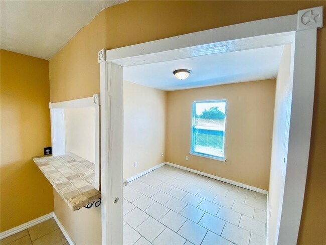 Building Photo - 108 Amherst Ct